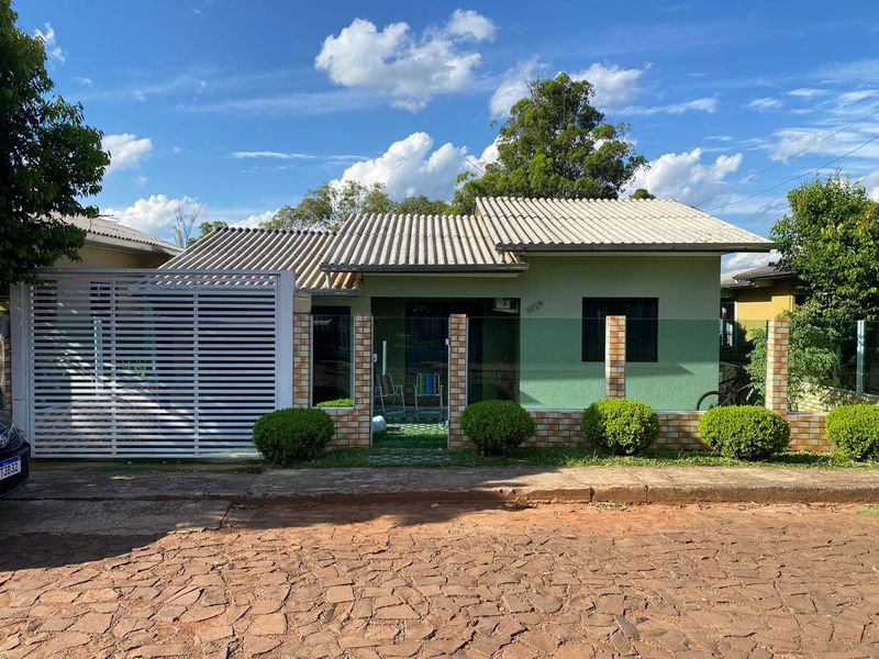 Casa à venda com 2 dormitórios, 4 banheiros, 2 vagas de garagens e 105m² de área privativa no bairro Trevo