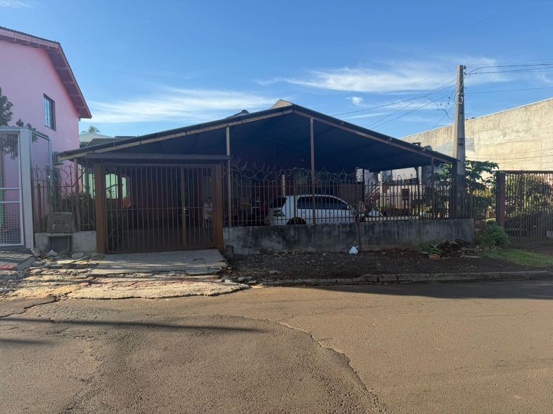 Casa à venda com 3 dormitórios, 1 banheiro, 2 vagas de garagens e 150m² de área privativa no bairro Alvorada