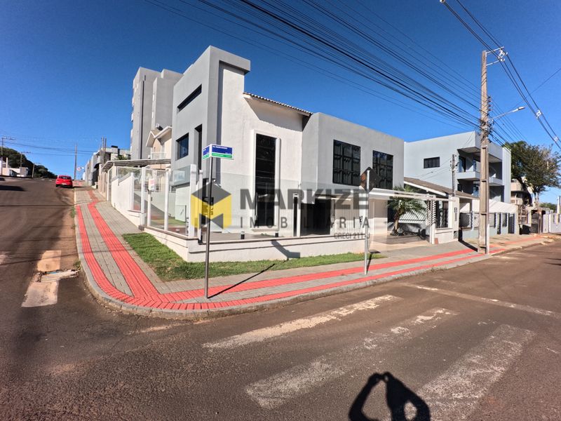 Casa para alugar com 3 dormitórios, 3 banheiros, 2 vagas de garagens e 160m² de área privativa no bairro Passo dos Fortes