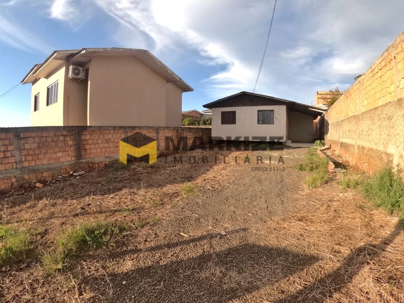 Casa para alugar com 2 dormitórios, 1 banheiro, 1 vaga de garagem e 53m² de área privativa no bairro Pinheirinho