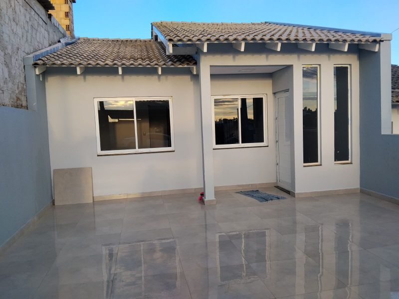 Casa à venda com 2 dormitórios, 2 vagas de garagens e 66m² de área privativa no bairro Boa Vista