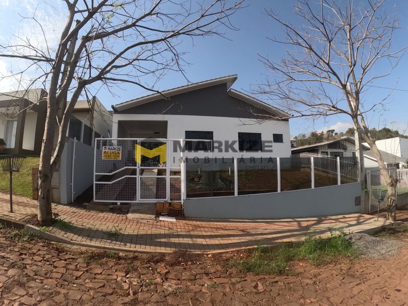 Casa para alugar com 3 dormitórios, 2 banheiros, 1 vaga de garagem e 97m² de área privativa no bairro Trevo