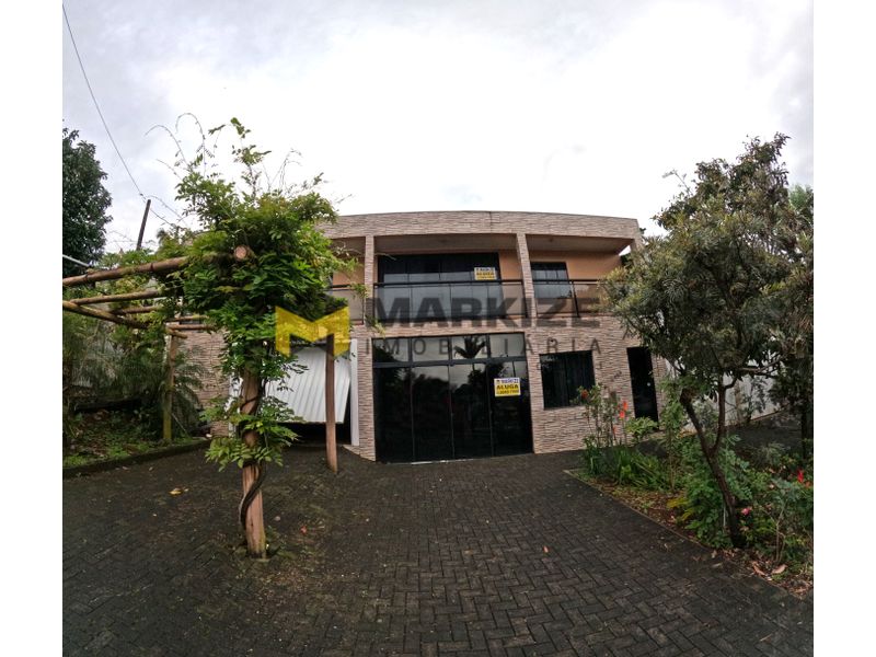 Casa para alugar com 4 dormitórios, 2 banheiros, 1 vaga de garagem e 200m² de área privativa no bairro Santa Maria