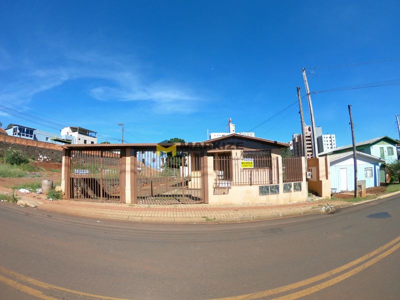 Casa à venda com 3 dormitórios, 1 banheiro e 87m² de área privativa no bairro Pinheirinho