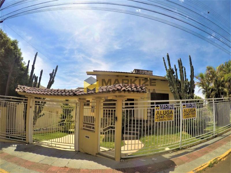 Casa à venda com 5 dormitórios, 3 banheiros, 1 vaga de garagem e 206m² de área privativa no bairro São Cristóvão