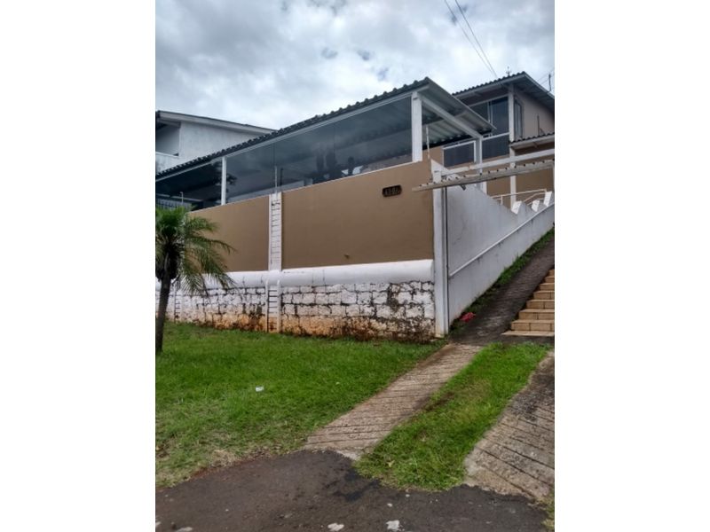 Casa à venda com 4 dormitórios, 5 banheiros, 3 vagas de garagens e 350m² de área privativa no bairro Universitário