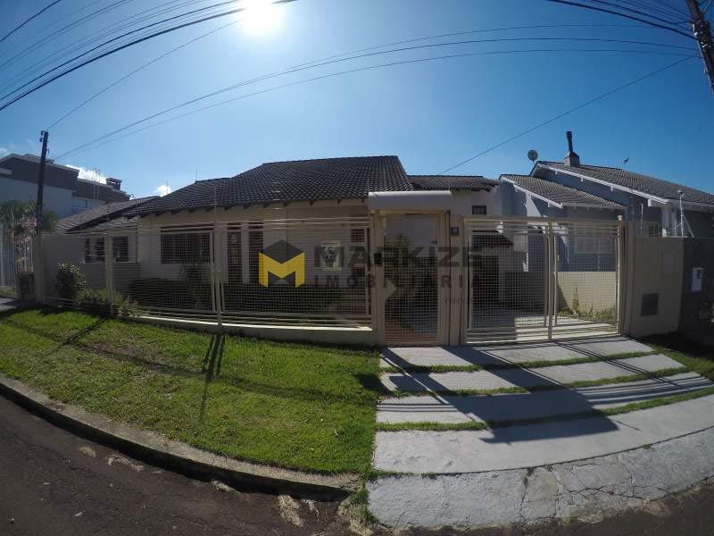 Casa à venda com 3 dormitórios, 3 banheiros, 3 vagas de garagens e 195m² de área privativa no bairro Palmital