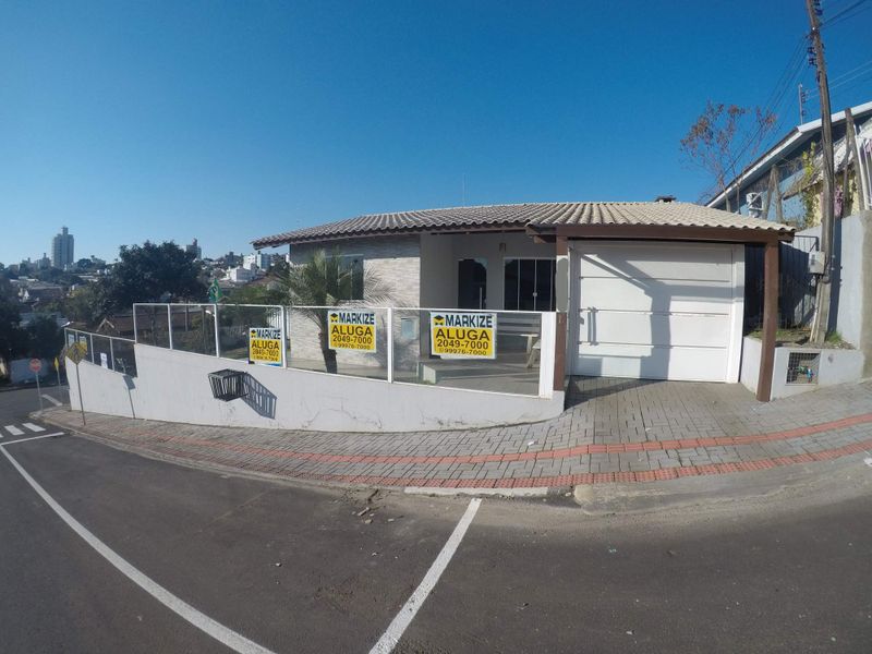 Casa à venda com 3 dormitórios, 2 banheiros, 2 vagas de garagens e 150m² de área privativa no bairro Maria Goretti