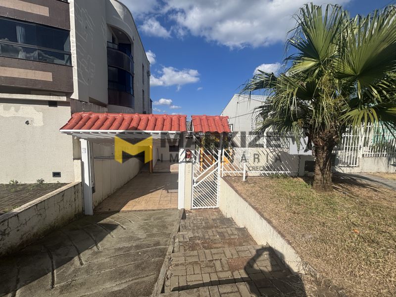 Casa para alugar com 3 dormitórios, 2 banheiros, 1 vaga de garagem e 172m² de área privativa no bairro Maria Goretti