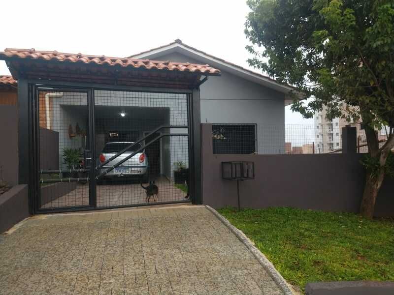 Casa à venda com 3 dormitórios, 1 banheiro, 1 vaga de garagem e 100m² de área privativa no bairro Pinheirinho