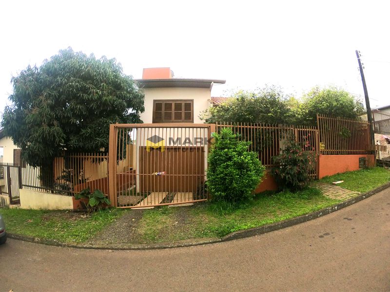 Casa para alugar com 3 dormitórios, 2 banheiros, 2 vagas de garagens e 146m² de área privativa no bairro Universitário