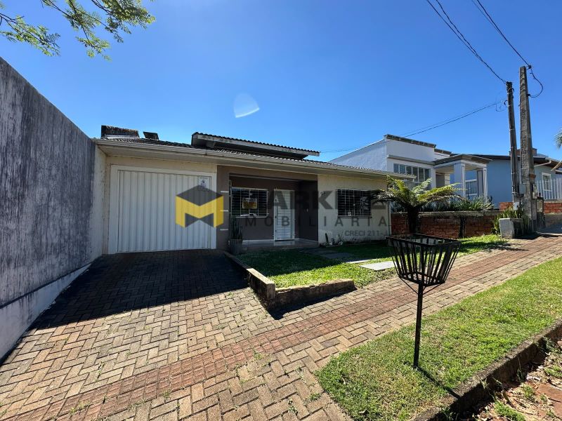 Casa à venda com 2 dormitórios, 1 banheiro, 1 vaga de garagem e 100m² de área privativa no bairro Trevo
