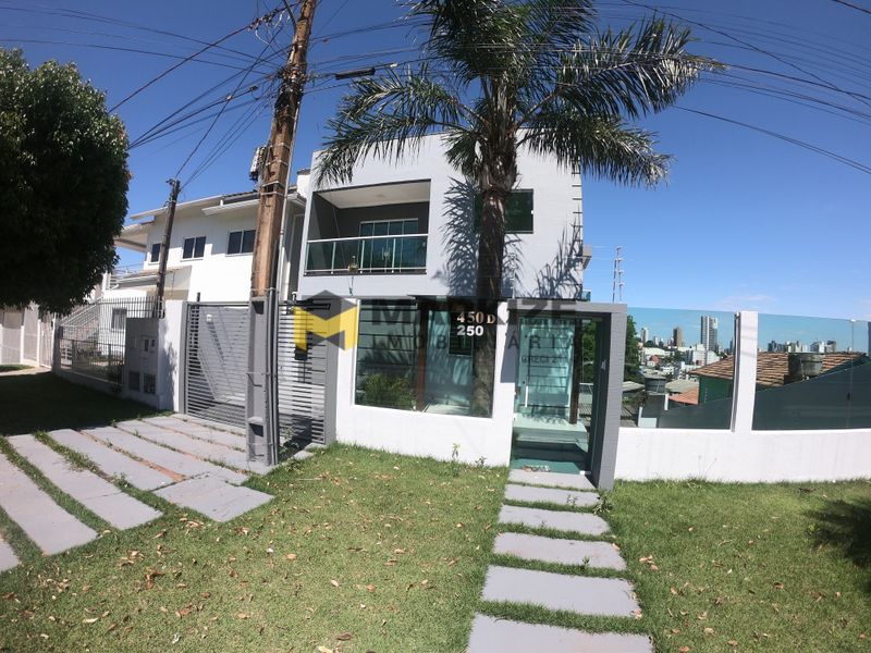 Casa para alugar com 3 dormitórios, 2 banheiros, 2 vagas de garagens e 170m² de área privativa no bairro Santa Maria