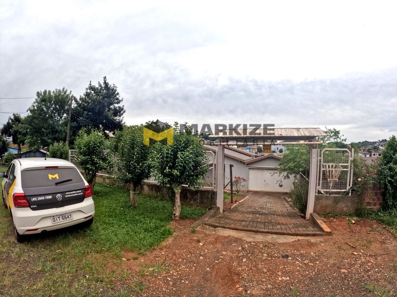 Casa à venda com 4 dormitórios, 3 banheiros, 2 vagas de garagens e 130m² de área privativa no bairro Presidente Médici