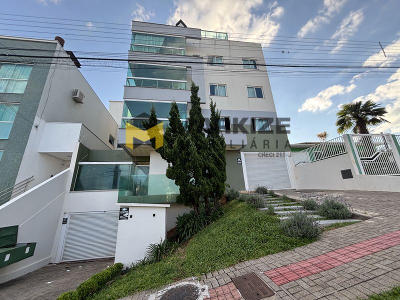 Apartamento para alugar com 3 dormitórios, 2 banheiros, 2 vagas de garagens e 115m² de área privativa no bairro Presidente Médici